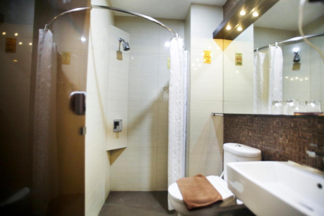 Favor Hotel Makassar City Center By Life Eksteriør billede