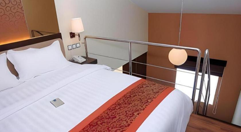 Favor Hotel Makassar City Center By Life Eksteriør billede