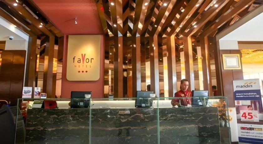 Favor Hotel Makassar City Center By Life Eksteriør billede