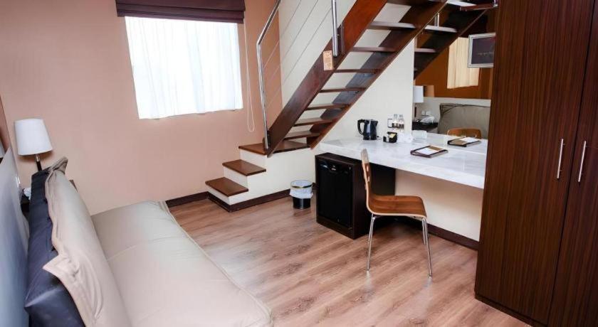 Favor Hotel Makassar City Center By Life Eksteriør billede