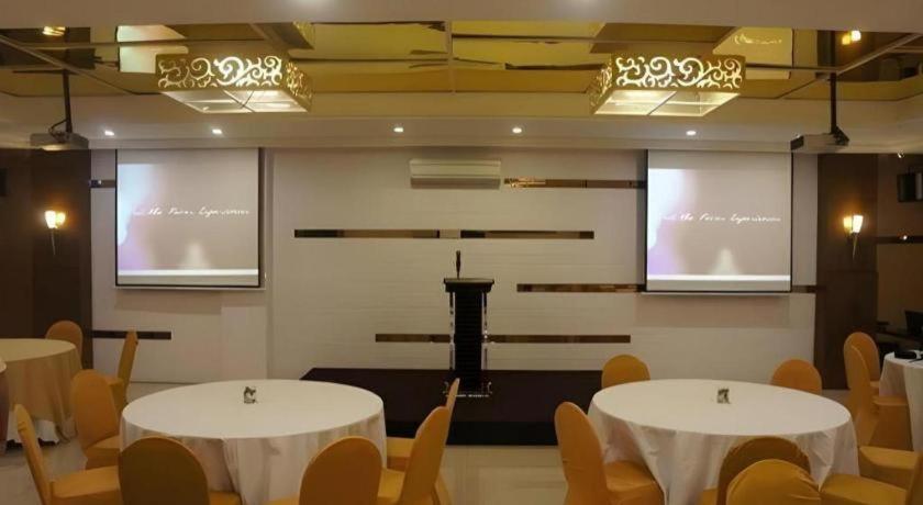 Favor Hotel Makassar City Center By Life Eksteriør billede