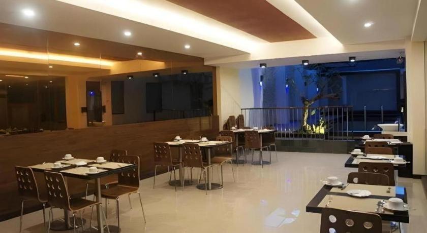 Favor Hotel Makassar City Center By Life Eksteriør billede