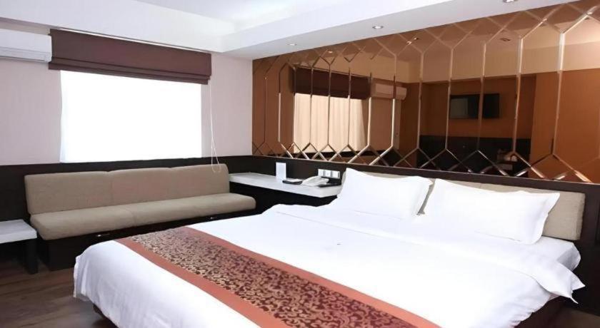 Favor Hotel Makassar City Center By Life Eksteriør billede