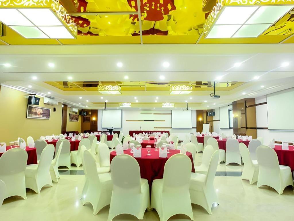 Favor Hotel Makassar City Center By Life Eksteriør billede