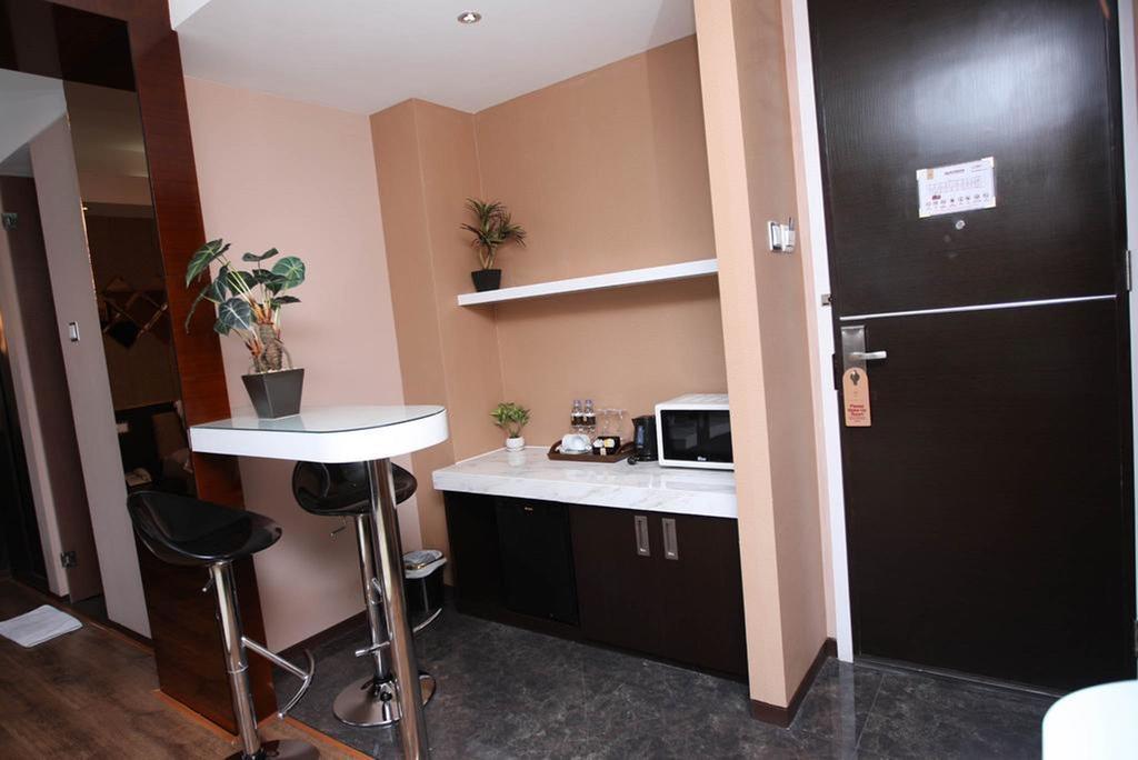 Favor Hotel Makassar City Center By Life Eksteriør billede