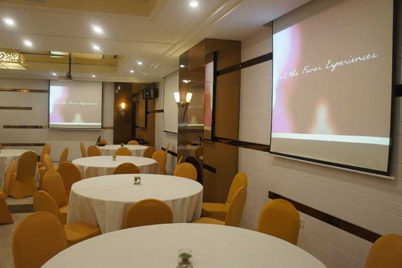 Favor Hotel Makassar City Center By Life Eksteriør billede