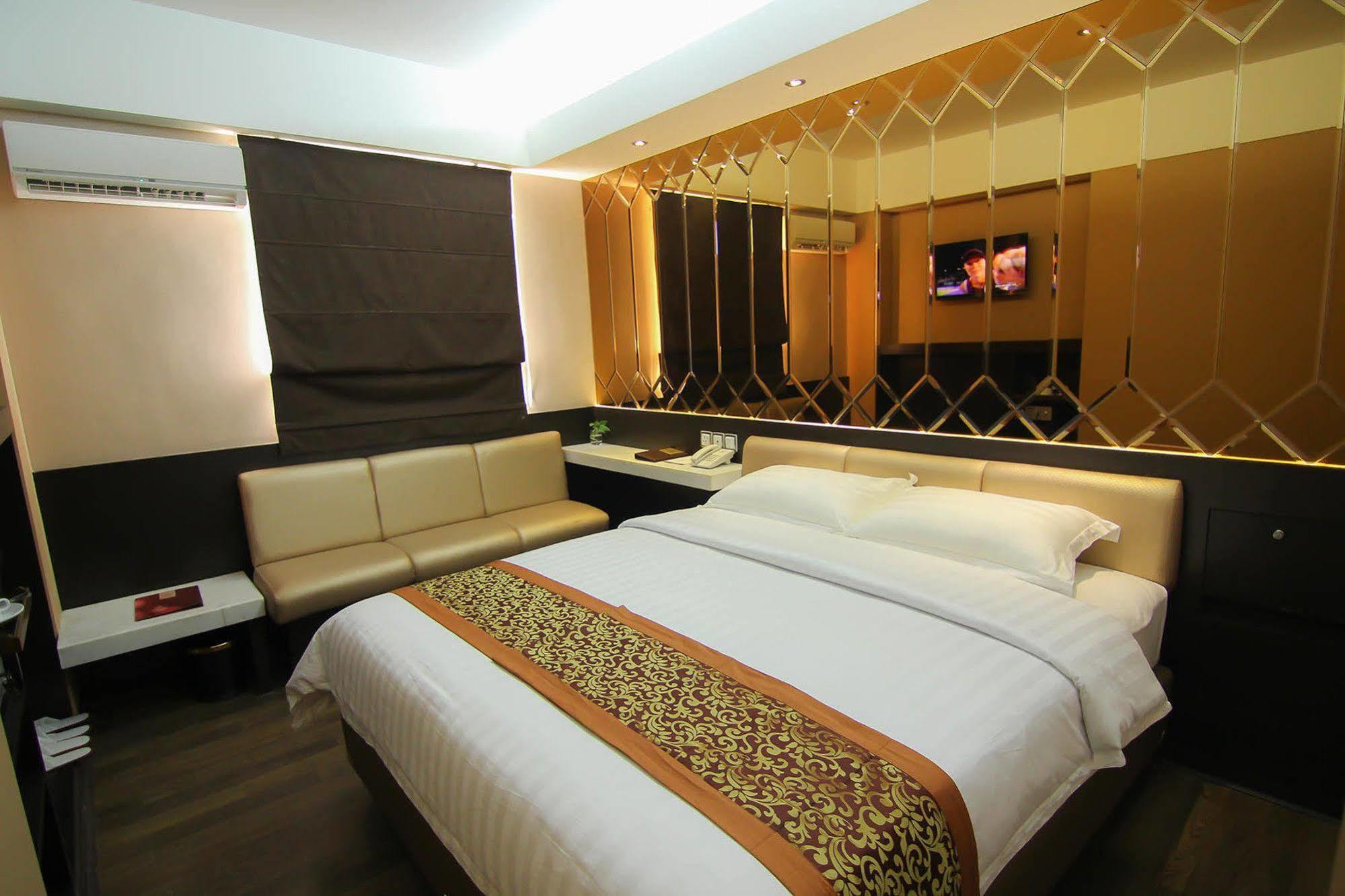 Favor Hotel Makassar City Center By Life Eksteriør billede