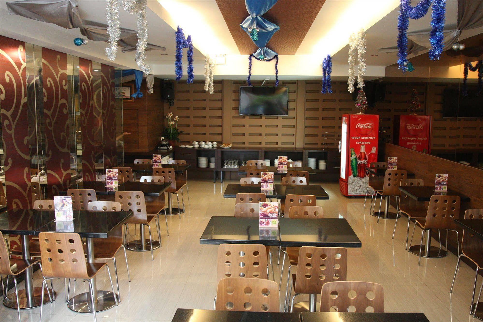 Favor Hotel Makassar City Center By Life Eksteriør billede