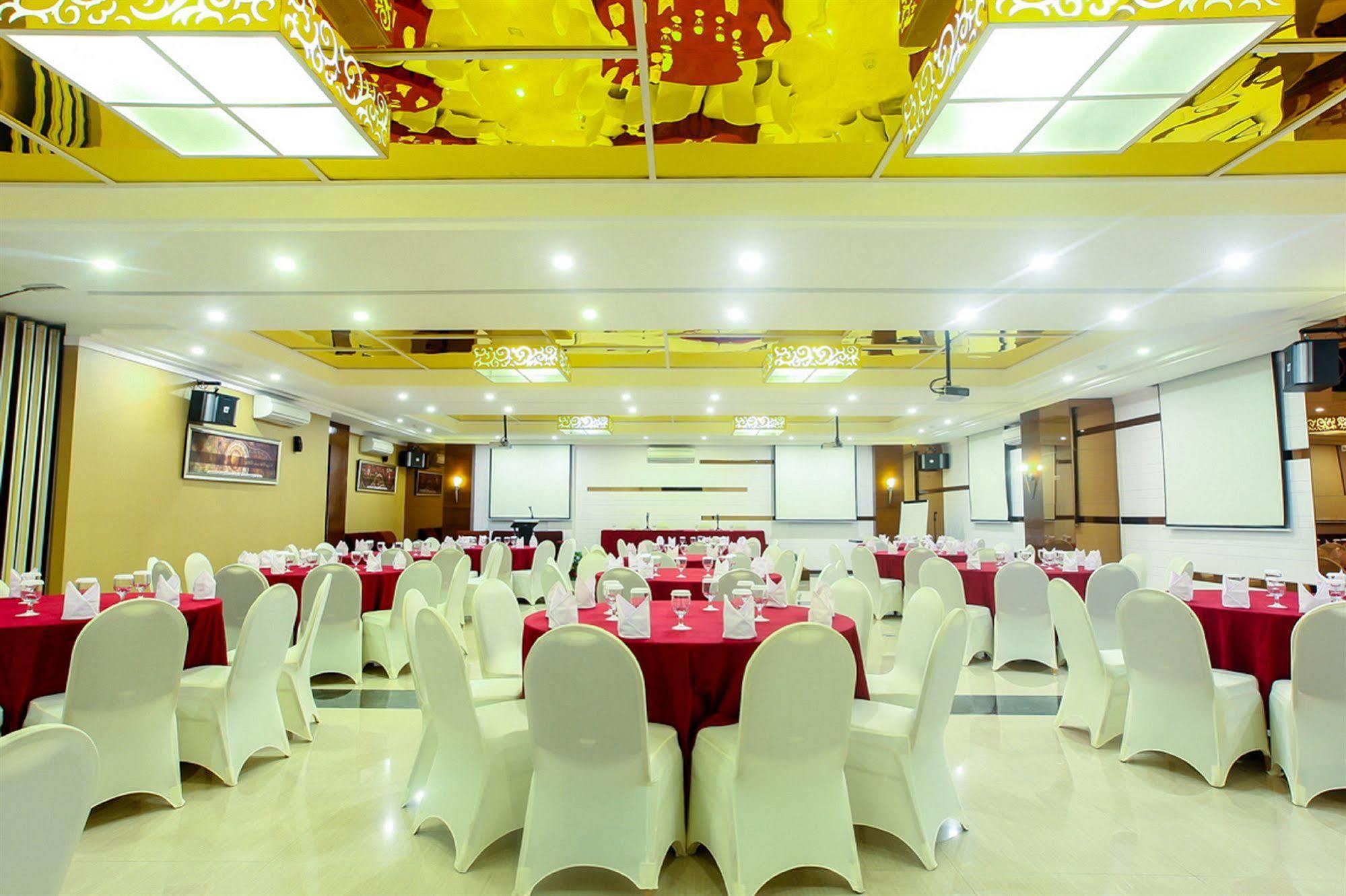 Favor Hotel Makassar City Center By Life Eksteriør billede